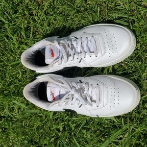 💕NIKE WOMENS COURT VISION LOW💕